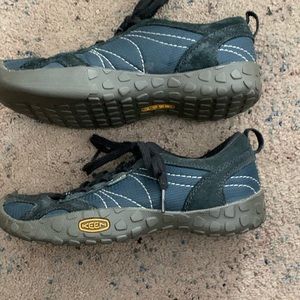 Boys Size 4 Keen Shoes
